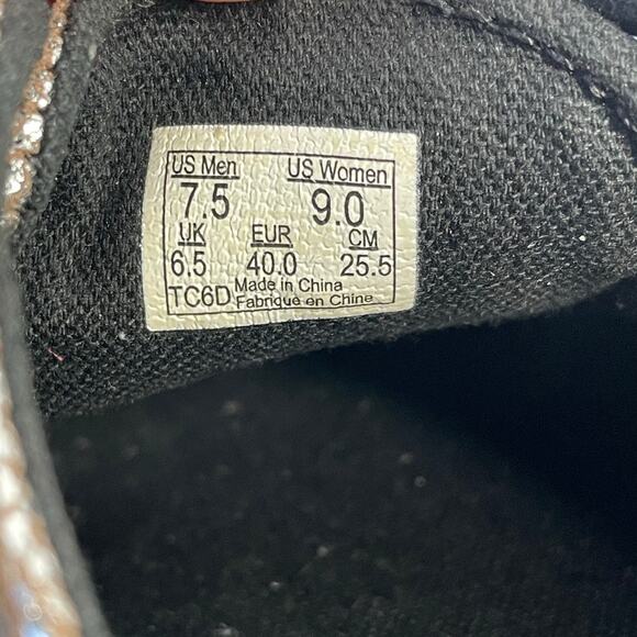 VANS Metallic Silver Leather Lace Up Skateboard Shoes Men's 7.5 Women's 9 - Picture 9 of 9